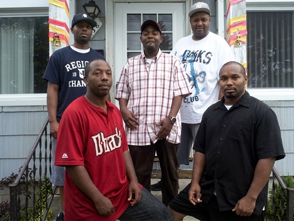 Ten of Idell's children together